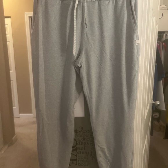 Women’s Vuori Performance Jogger in Gray Heather - Picture 1 of 3